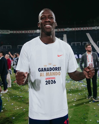 Luis Advíncula ya logró su primer éxito en Alianza Lima.