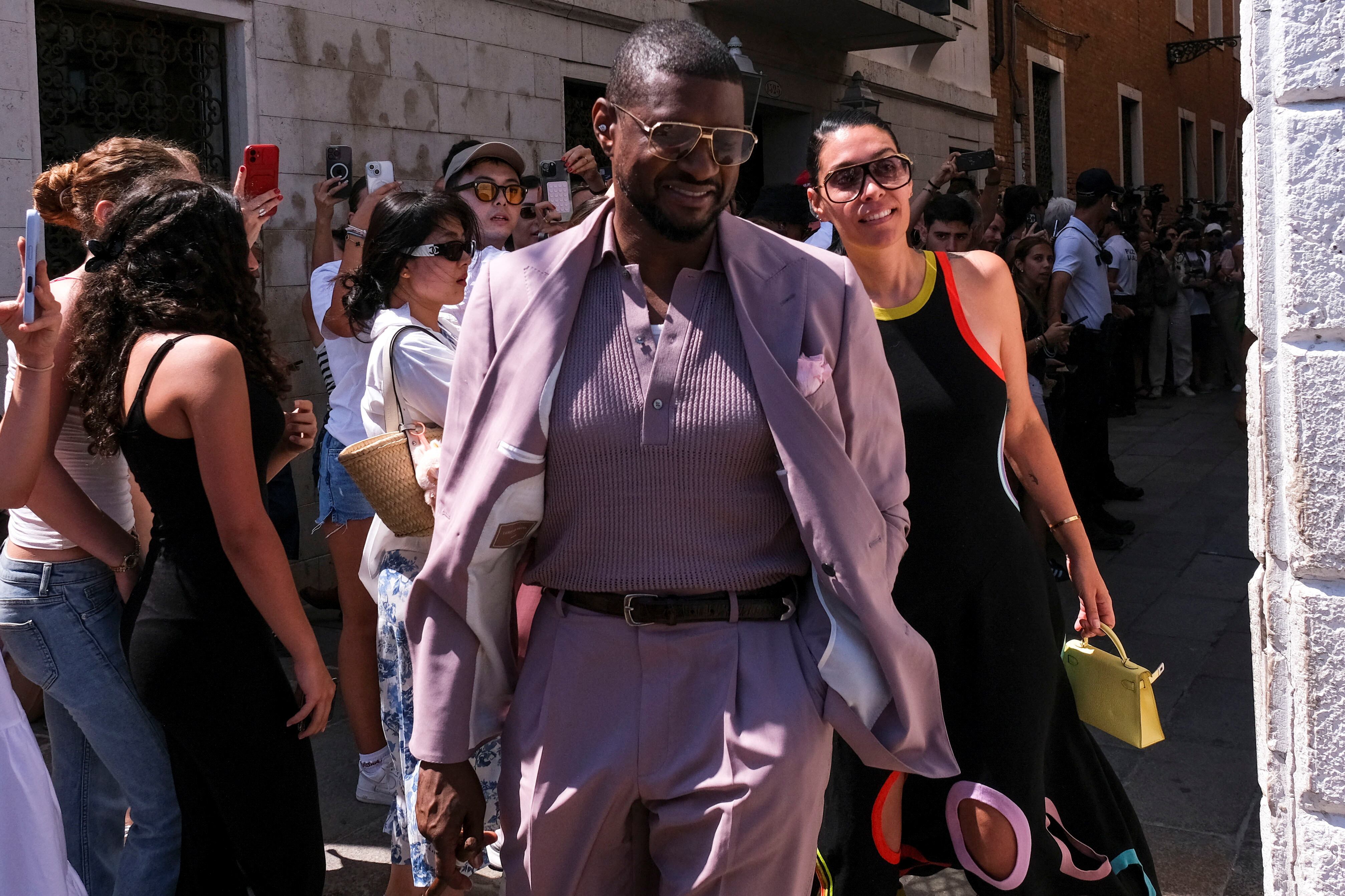 Usher fue otra de las personalidades que acompañó al empresario en su festejo. (Foto: REUTERS/Manuel Silvestri)