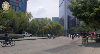 Continúan las afectaciones a la circulación por el Paseo Dominical Muévete en Bici (X@OVIALCDMX)