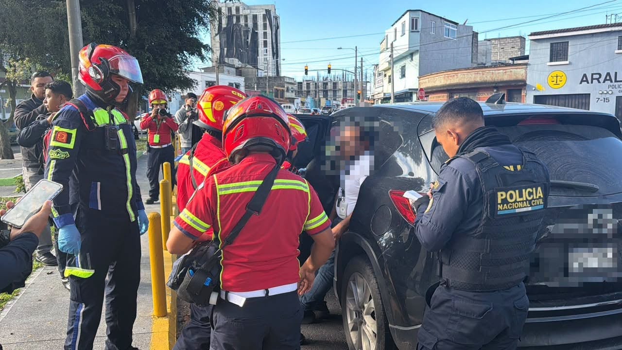 Héctor René Sánchez Aquino sobrevivió a un ataque armado durante un intento de asalto en la zona 7 de la ciudad de Guatemala. (Bomberos Municipales)