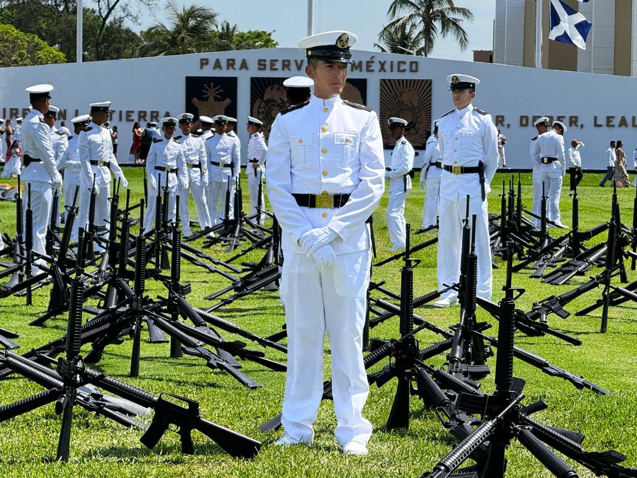 Formación de los cadetes al termino de la ceremonia. Crédito: Juan Castillo - Infobae México