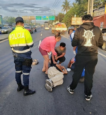 Los peatones también forman parte del grupo vulnerable en las vías salvadoreñas, según las autoridades./(PNC)