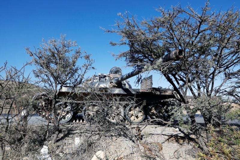 FOTO DE ARCHIVO: Un tanque militar eritreo dañado se ve cerca de la ciudad de Wikro, Etiopía, 14 de marzo de 2021.Foto tomada el 14 de marzo de 2021. REUTERS/Baz Ratner/File Photo