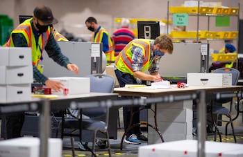 Los votos son escaneados y