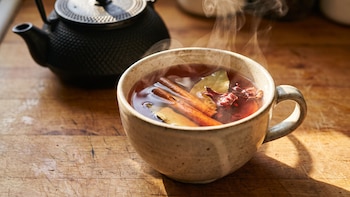Té de jamaica, laurel y canela: para qué sirve y cómo prepararlo para aprovechar sus beneficios