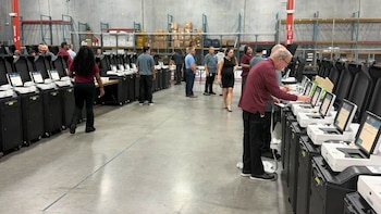 El condado de Miami-Dade pone a prueba su sistema electoral antes del inicio de la votación anticipada