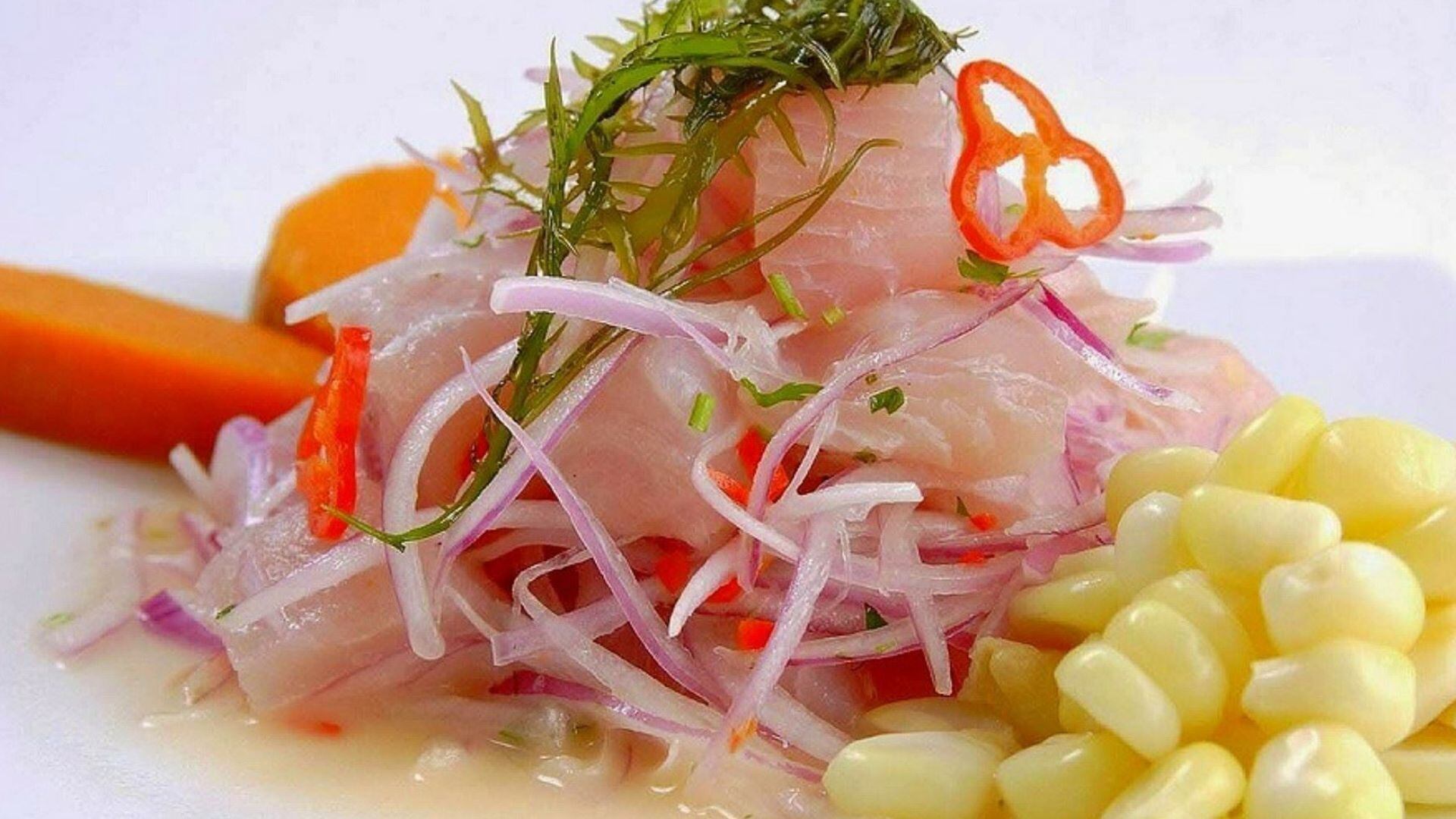 Platos como el ceviche o el arroz con pollo son emblemas del mestizaje cultural y orgullo nacional, que han trascendido fronteras y ganado reconocimiento internacional - Créditos: Andina.