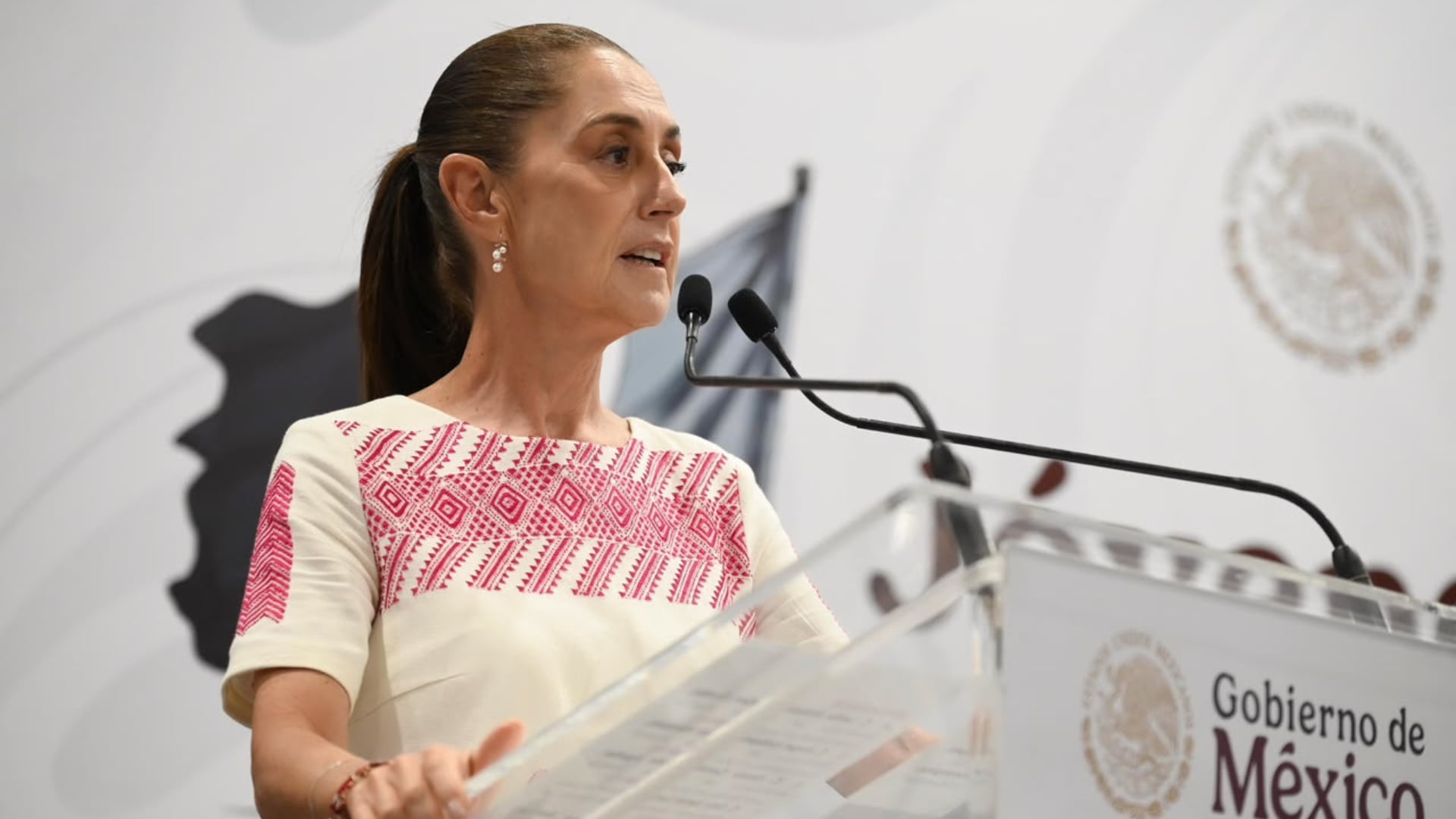 Sheinbaum mezcla política, ganado y universidad en su conferencia de este lunes
