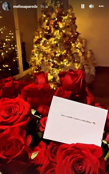 Melissa Paredes muestra dedicatoria de