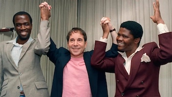 A 40 años de ‘Graceland’, la obra maestra de Paul Simon grabada en pleno apartheid y que transformó la música popular global