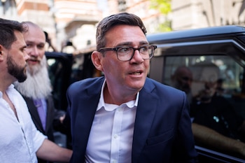 El exalcalde de Mánchester Andy Burnham a su llegada a Westminster para tomar posesión de su acta de diputado. EFE/EPA/Tolga Akmen