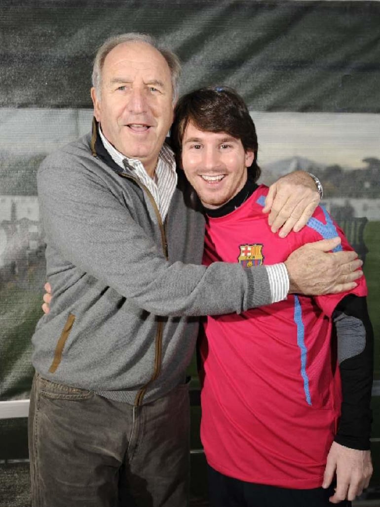 Lionel Messi junto a Carles Rexach en su época de Barcelona