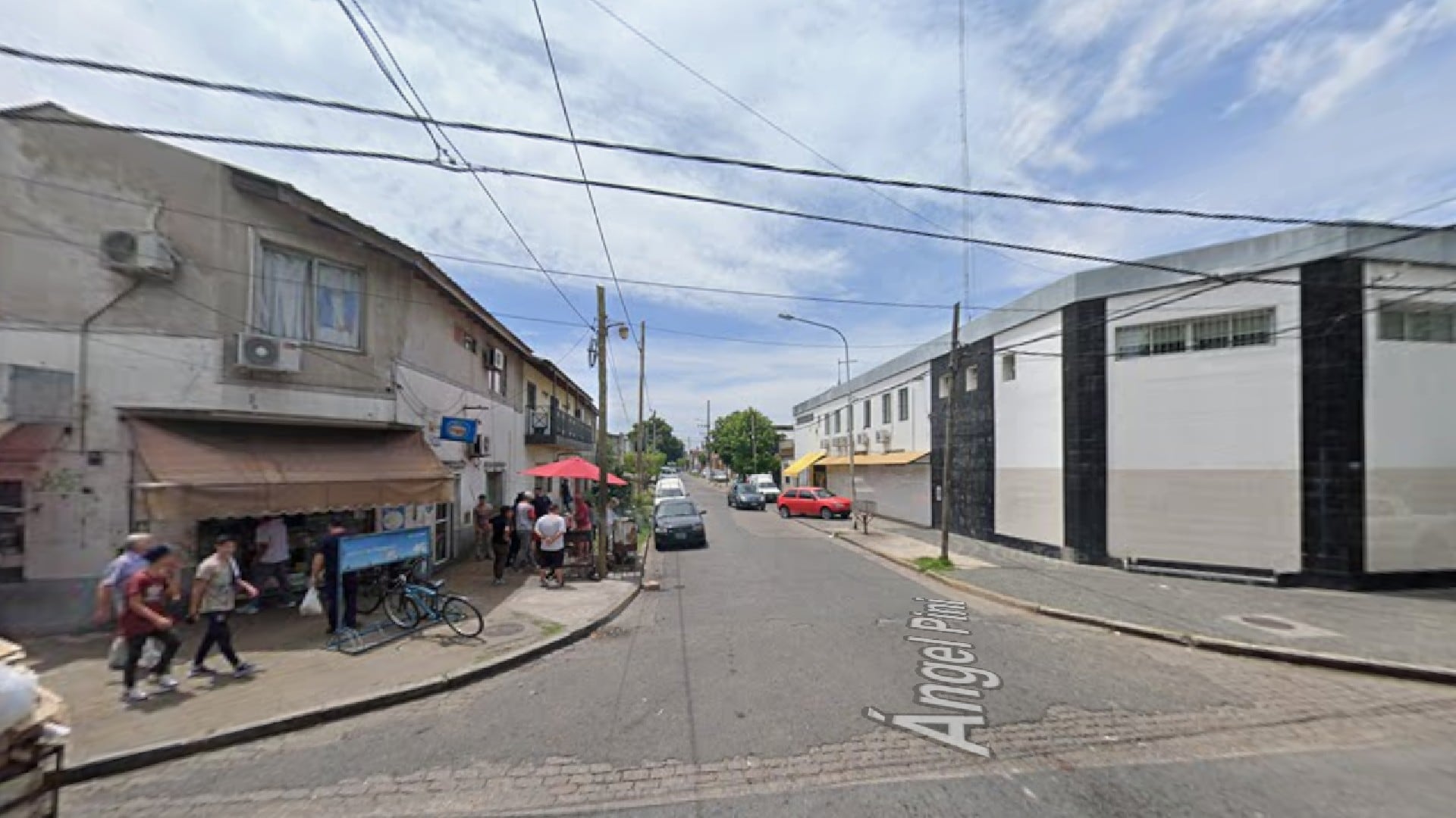 La víctima se encontraba dentro de su auto estacionado