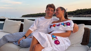 Alexandra Leclerc presume su embarazo luciendo un vestido típico mexicano