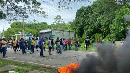 Manifestantes del peaje de Turbaco y ANI no lograron acuerdo; continúan protestas en esa zona del Bolívar