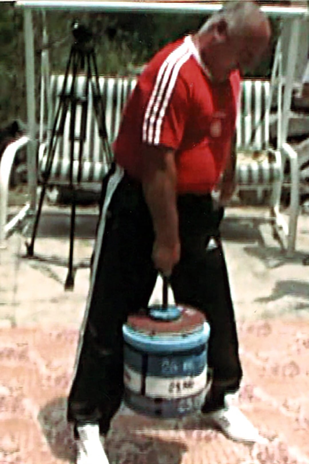 Benik Israelyan conservó la marca global durante una década tras alcanzar los 121,70 kilos en 2012 (Guinness World Records)