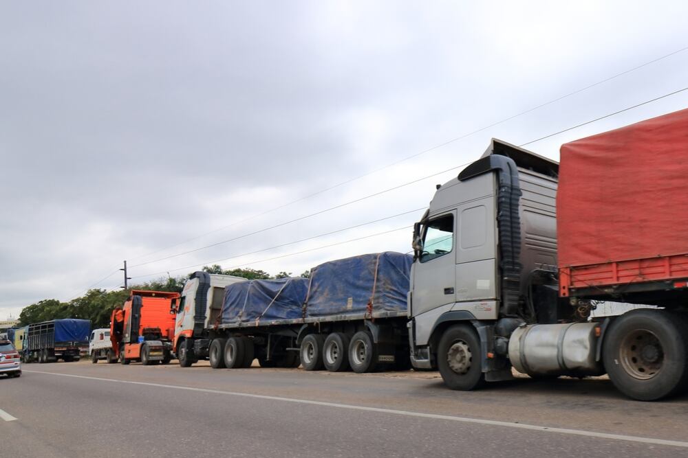 Los proveedores de transporte y logística que operan en la región podrían verse obligados a reorganizar rutas que atraviesan Bolivia o a asumir costos adicionales (Foto: Shutterstock)