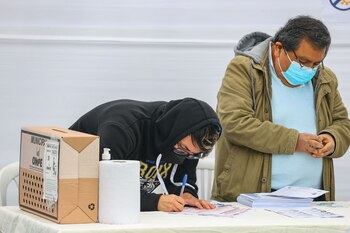 Intervienen a 112 personas por