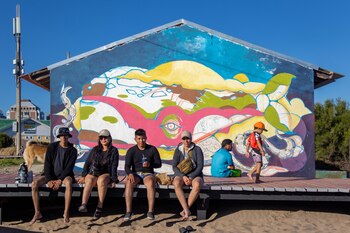 Lucía y Valeria trabajan en