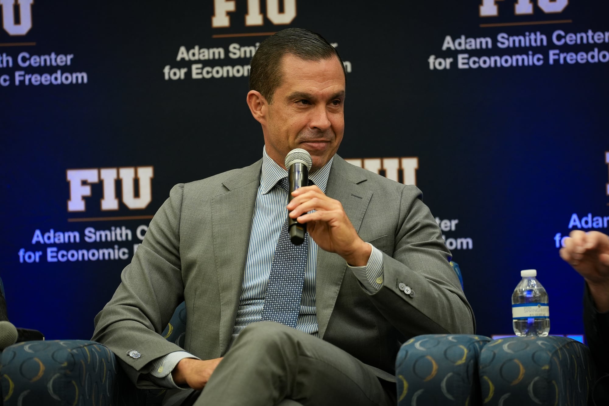 Vince Lago, el hispano más joven en ser elegido para un cargo municipal en Coral Gables y luego el alcalde más joven, es uno de los expertos invitados del Centro Adam Smith de FIU. (Nacho Films)