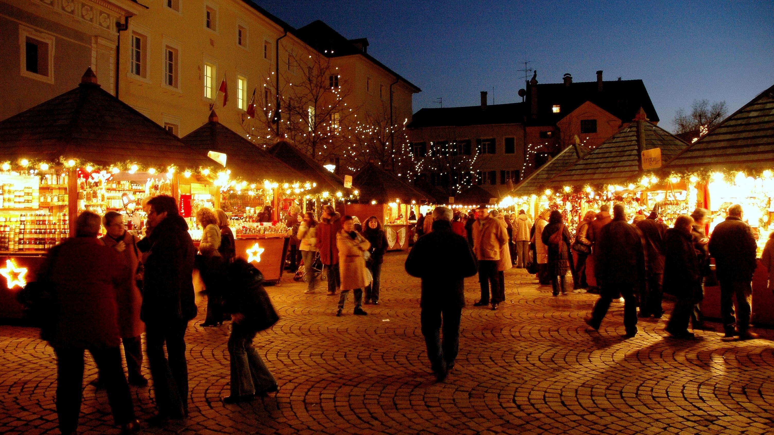 El mercadillo de Navidad más antiguo de España cuenta con numerosos puestos y empleados(Adobe Stock)