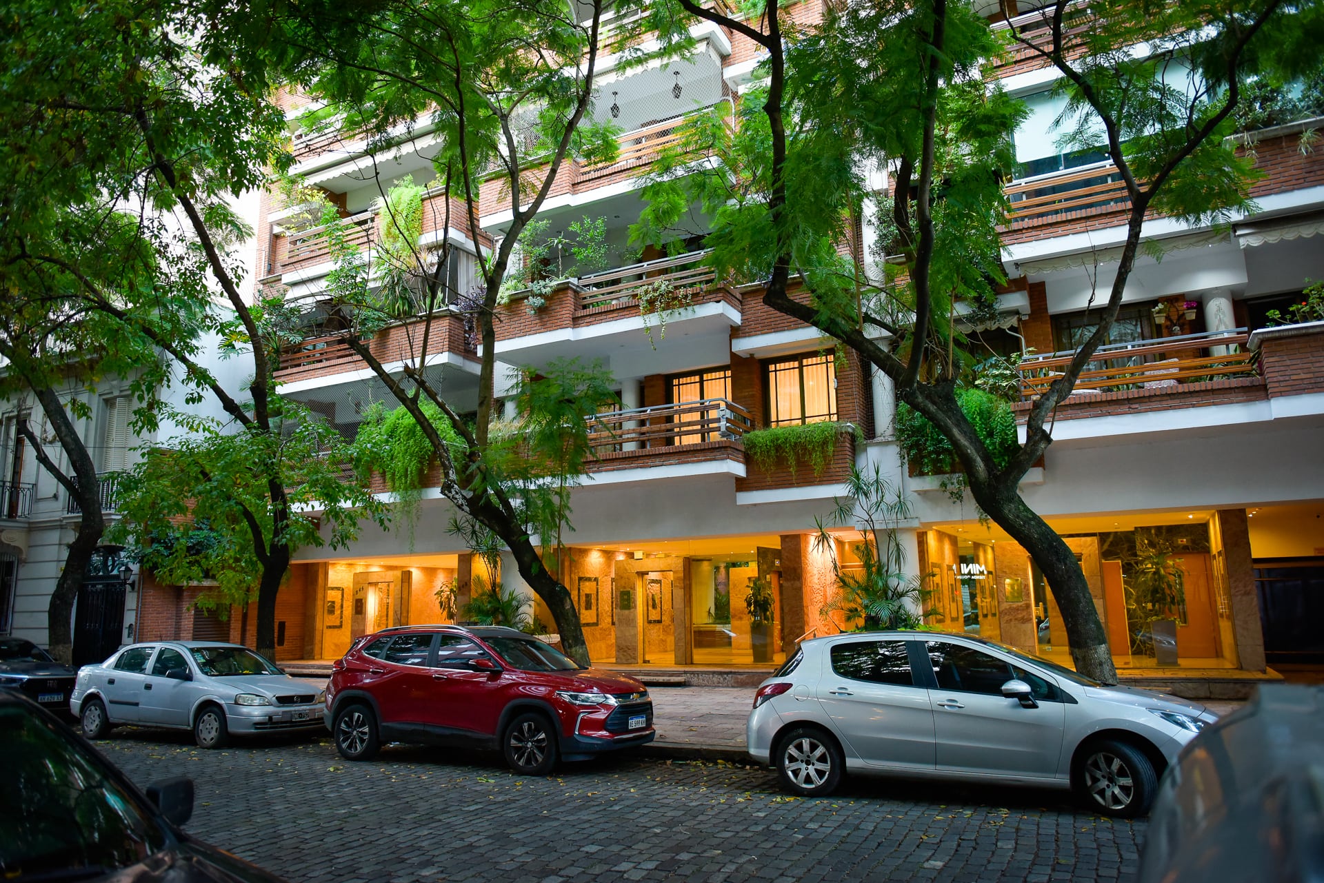 El departamento de Manuel Adorni fue comprado con un precio considerablmente inferior al valor de compra de las propiedades de la zona (Foto: Gustavo Gavotti)