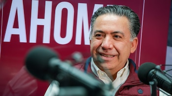 No aparece por el Senado, pero Enrique Inzunza presume los 159 años de la restauración de la República
