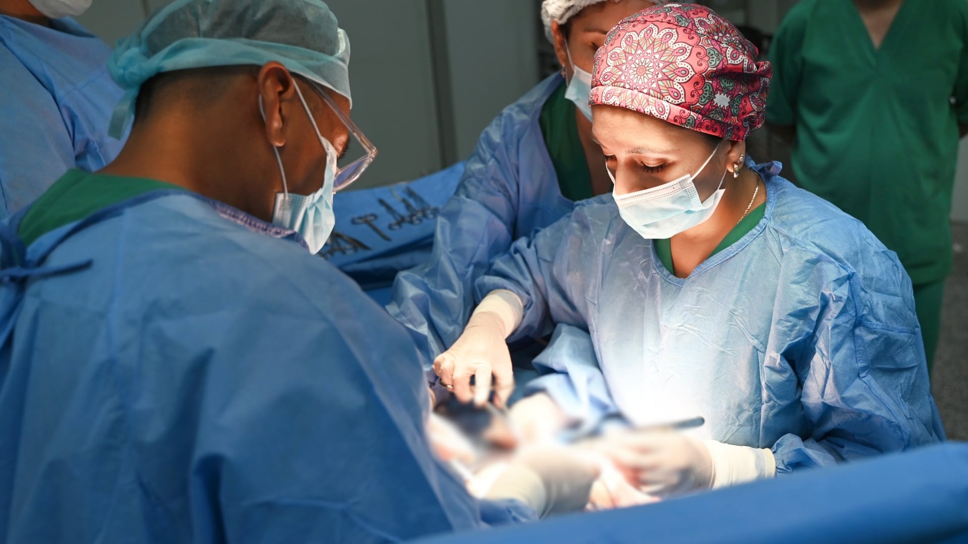 Médicos especialistas del Instituto Nacional de Salud del Niño en Lima realizaron una compleja hepatectomía para extraer un tumor de 2 kilos del hígado de un niño de 1 año y 6 meses, salvándole la vida. (Foto: INSN Breña)