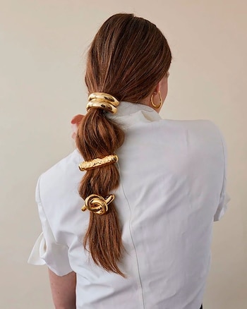 Los accesorios transforman los peinados,