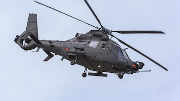 Mueren dos soldados tras estrellarse