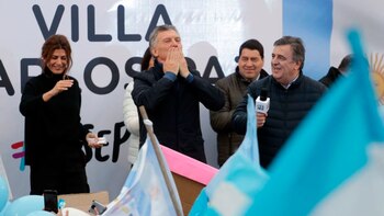 Mauricio Macri junto a Juliana