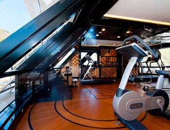 Debajo de la cubierta, también