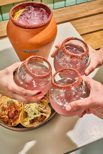 La campaña incluye promociones, combos para los encuentros y nuevas versiones de los cantaritos mexicanos, un cóctel tradicional de Jalisco.