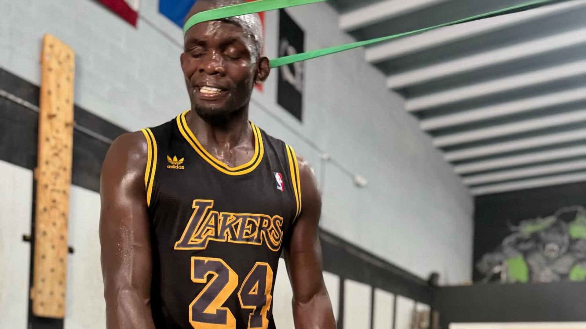 El esfuerzo y la determinación lo llevaron de guardia de seguridad a debutar en la UFC (Instagram / @thembagorimbo_mma)