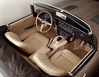 El interior del primer E