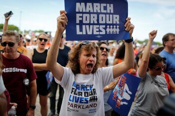 Una manifestación por el control de armas en Parkland, Florida, EEUU (REUTERS/Marco Bello)