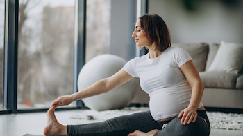 Combinar movimiento y educación ayuda a embarazadas con dolor lumbar