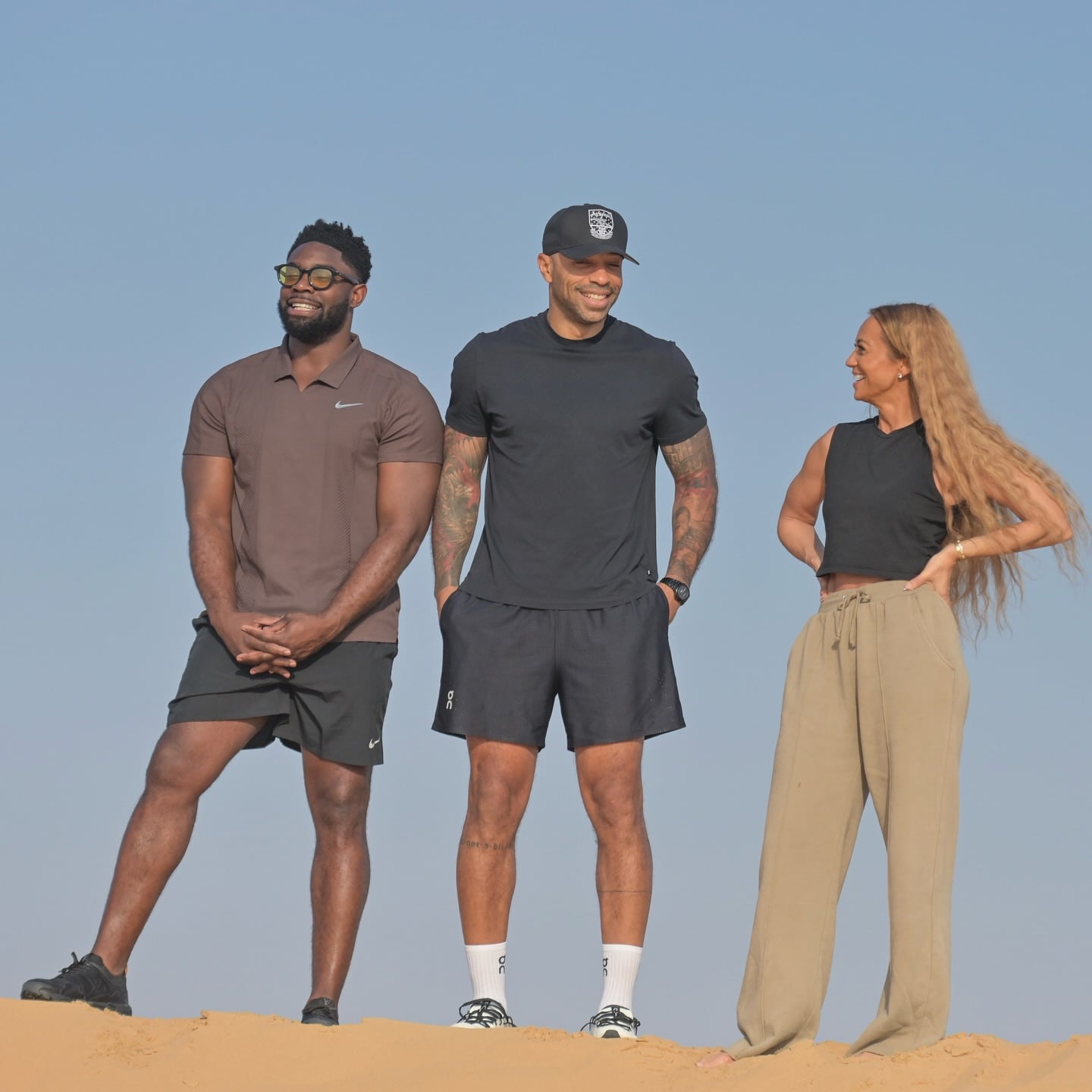 Micah Richards, Thierry Henry y Kate Scott trabajan juntos hace varios años, en un programa que analiza la actualidad del fútbol europeo y de la Champions League (@katescott)
