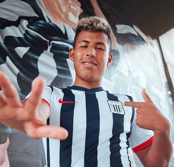 Darlin Leiton con la camiseta