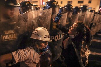 La Policía se enfrenta con