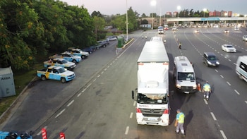 Comenzarán a controlar a los camiones y micros que no circulen por el carril derecho obligatorio