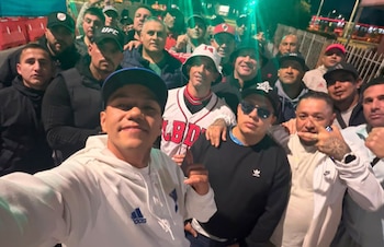 Los Borrachos del Tablón, encabezados por Mauro Ferreras y el Pato Ariel, confraternizaron con la barra de Millonarios F.C., histórico rival de Independiente Santa Fe