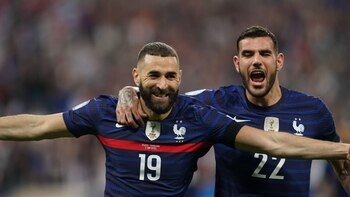 Golazo de Benzema: una pared,