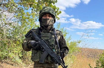 Un recluta salvadoreño engañado con promesas de empleo en Rusia relató a Infobae que su itinerario hacia el frente de combate incluyó una escala aérea en Panamá, un punto de conexión que coincide con los testimonios aportados por otros latinoamericanos a este medio.