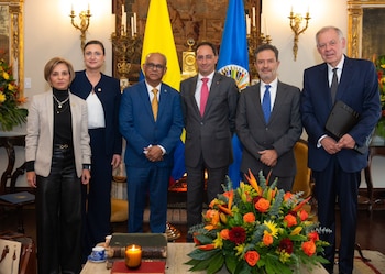 Gobierno De la Espriella recibió al secretario de la OEA en Bogotá