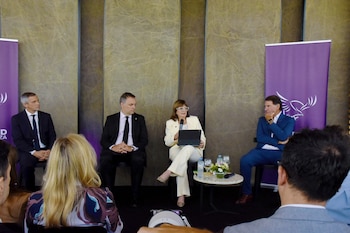 El conversatorio de LLA porteña