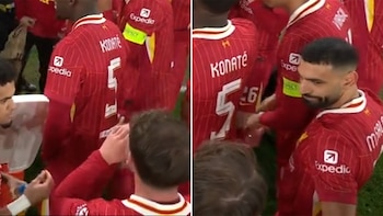 Los gestos de dos jugadores del Liverpool durante el partido ante PSG