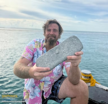 El hallazgo, realizado frente a las costas de Florida, es el primero de una barra de plata del Atocha desde 1999 (Instagram: @melfisherstreasures)