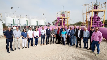 "Wado" De Pedro junto a