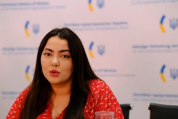 Tamara Protsenko c)), cuenta que